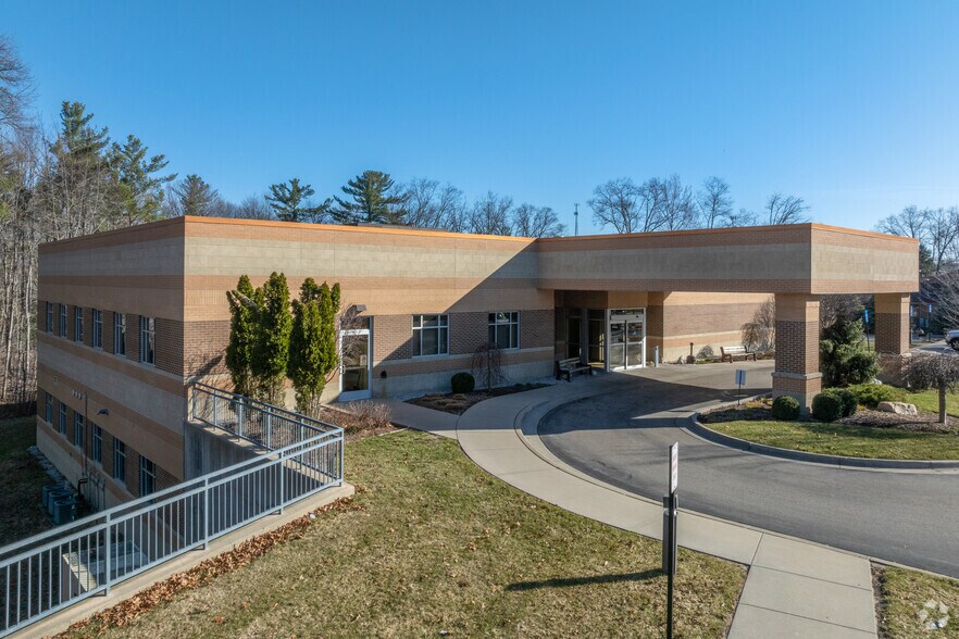 1250 Mercy Dr, Muskegon, MI à louer - Photo de l’immeuble – Image 1 sur 16