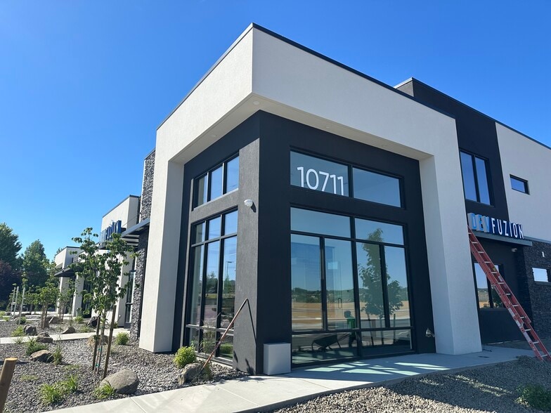 10711 Clearwater Ave, Kennewick, WA à louer - Photo de l’immeuble – Image 3 sur 6