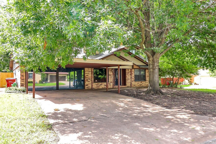 925 Holiday Dr, Sherman, TX à vendre - Photo de l’immeuble – Image 3 sur 6