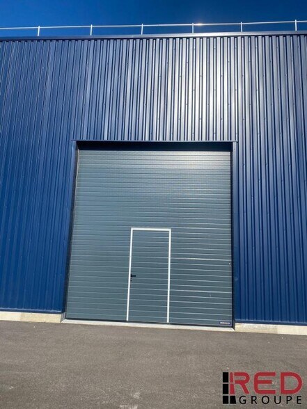 Industriel/Logistique dans Lambesc à louer - Photo de l’immeuble – Image 1 sur 5