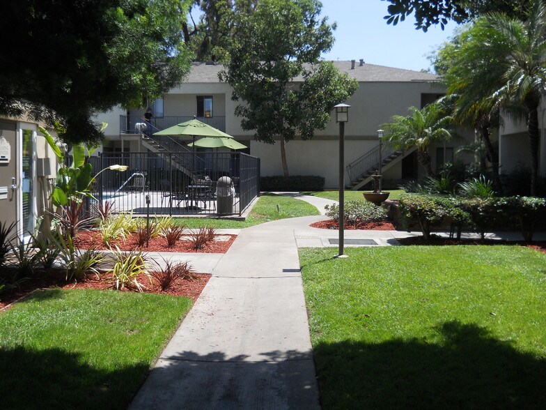 2841 E Lincoln Ave, Anaheim, CA à vendre - Photo de l’immeuble – Image 3 sur 25