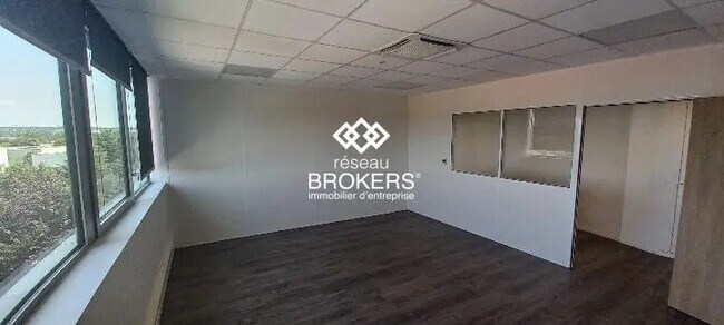 Plus de détails pour Bureau à louer