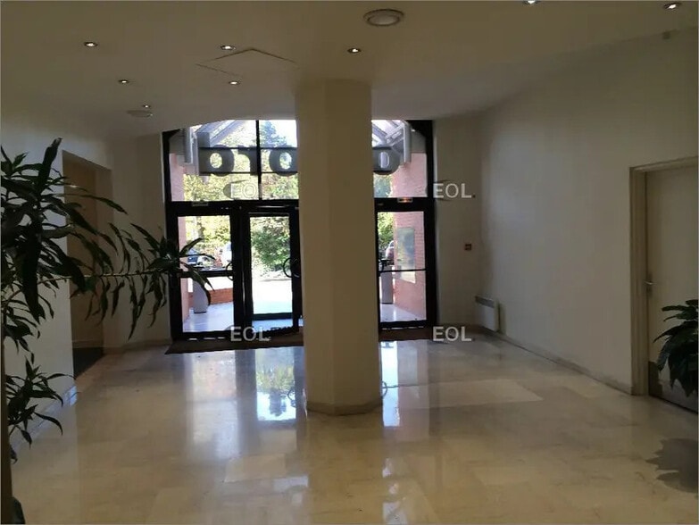 Bureau dans Montigny-le-Bretonneux à louer - Hall d’entrée – Image 2 sur 5