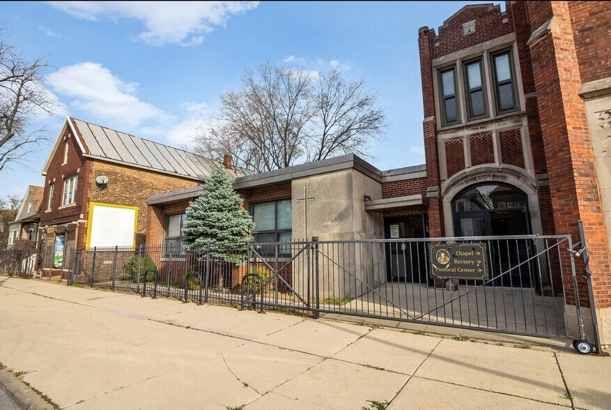 8207 S South Shore Dr, Chicago, IL à vendre - Photo de l’immeuble – Image 2 sur 2