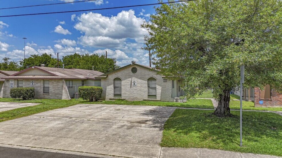 309 & 311 Tarasco St, San Antonio, TX à vendre - Photo de l’immeuble – Image 2 sur 2