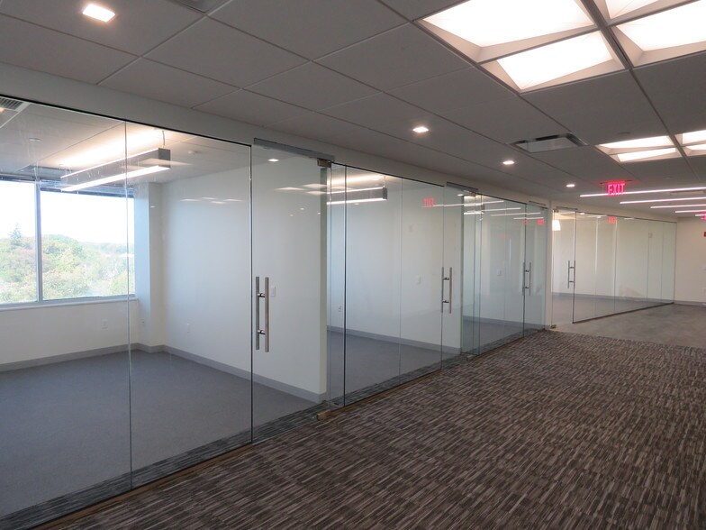750 E Main St, Stamford, CT à louer - Photo intérieure – Image 2 sur 19
