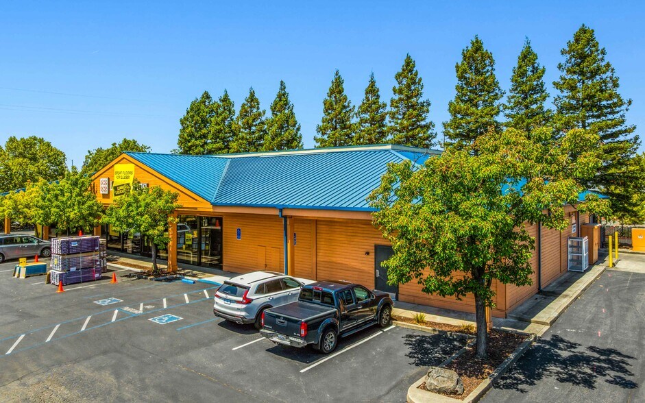 2716 Santa Rosa Ave, Santa Rosa, CA à louer - Photo de l’immeuble – Image 2 sur 5