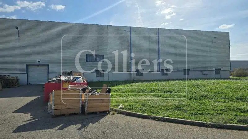 Rue Nicolas Joseph Cugnot, Salon-de-Provence à louer - Photo de l’immeuble – Image 2 sur 5