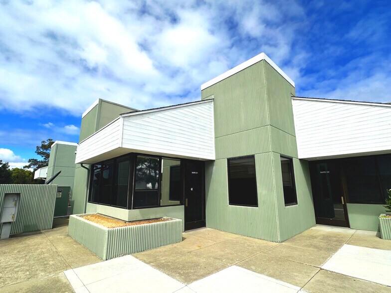 8 Harris Ct, Monterey, CA à louer - Photo de l’immeuble – Image 3 sur 9