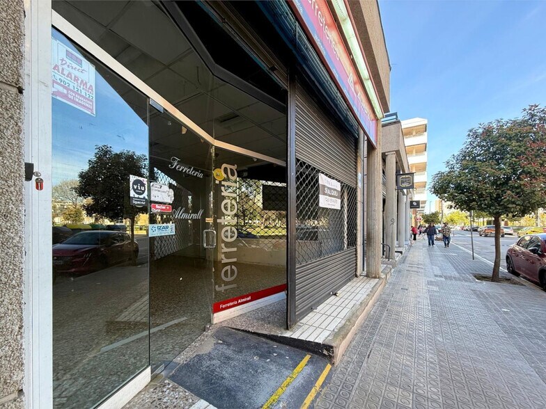 Local commercial dans Vilanova i la Geltrú, Barcelona à louer - Photo de l’immeuble – Image 2 sur 5