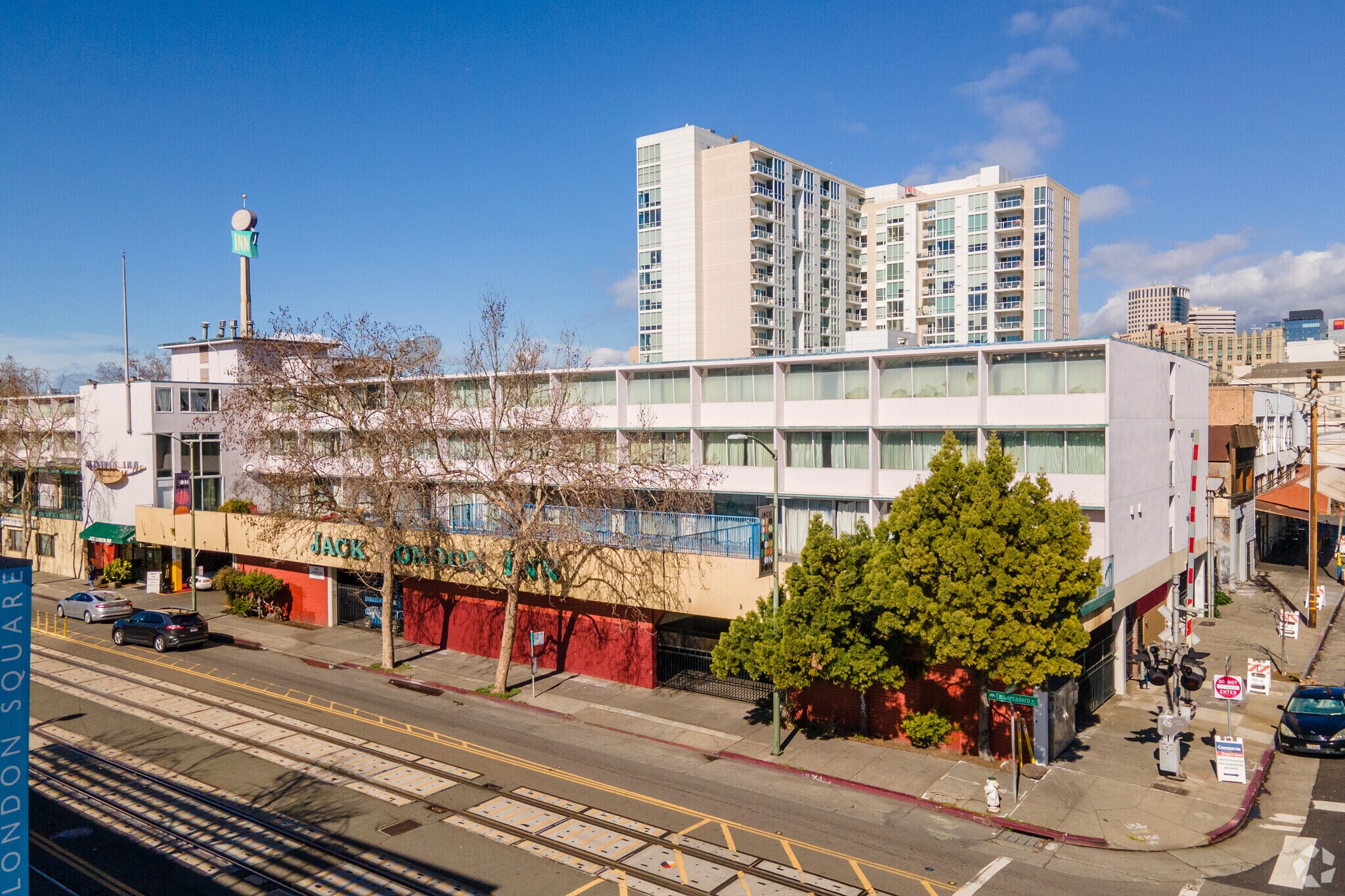 444 W Embarcadero, Oakland, CA à vendre Photo de l’immeuble– Image 1 sur 8
