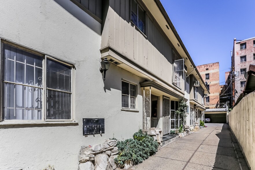 742 Irolo St, Los Angeles, CA à vendre - Photo de l’immeuble – Image 3 sur 14
