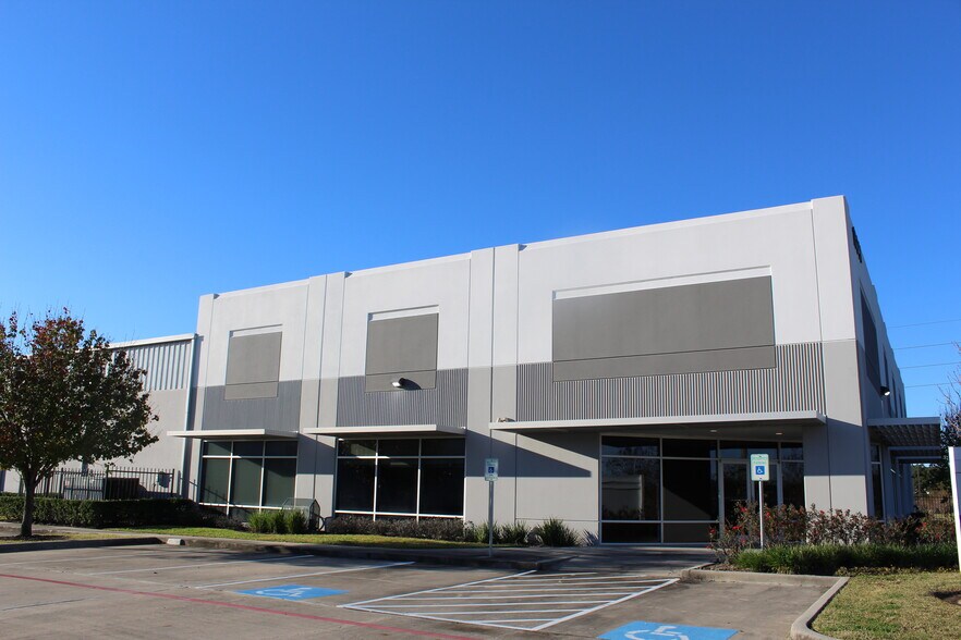 15330 Vantage Pky W, Houston, TX à louer - Photo de l’immeuble – Image 1 sur 2