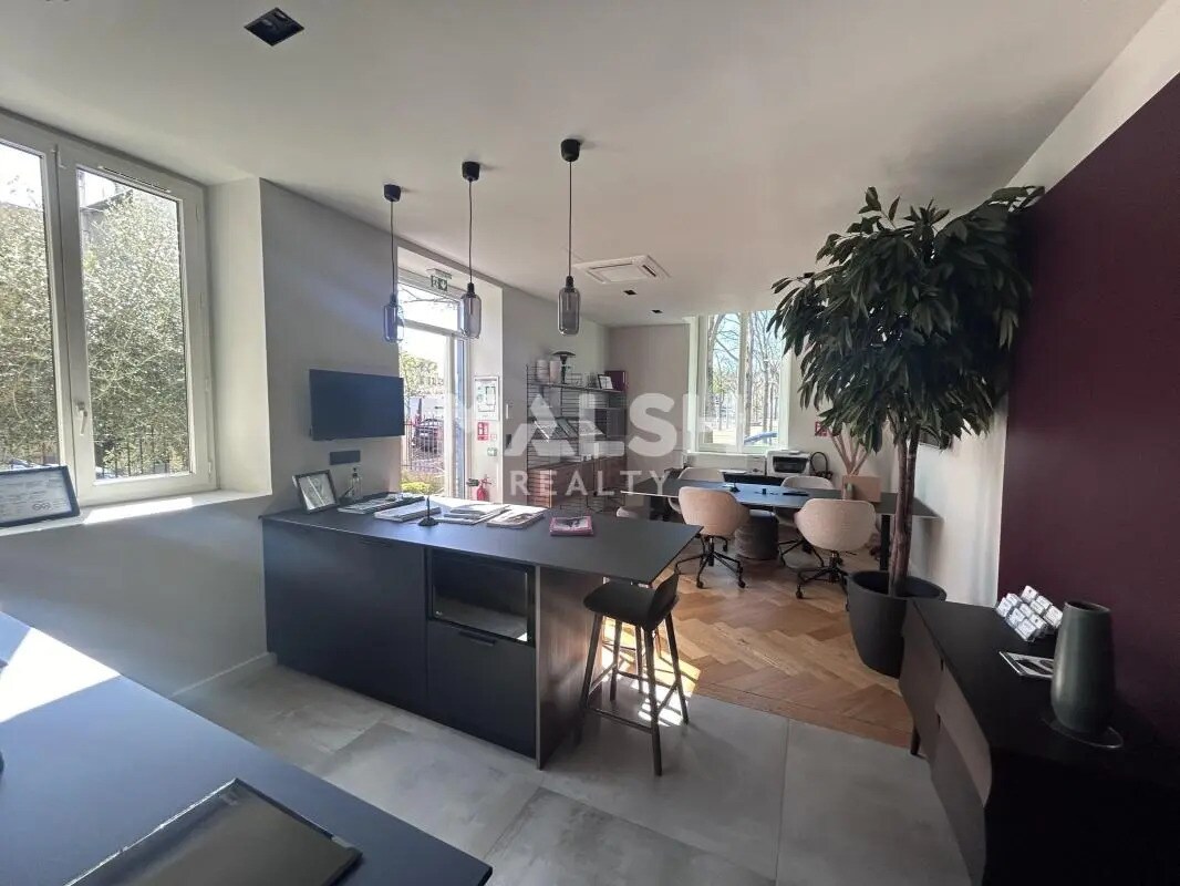 Local commercial dans Écully à louer Photo intérieure– Image 1 sur 7