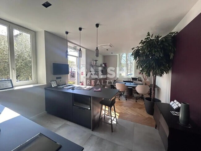 Plus de détails pour Local commercial à louer