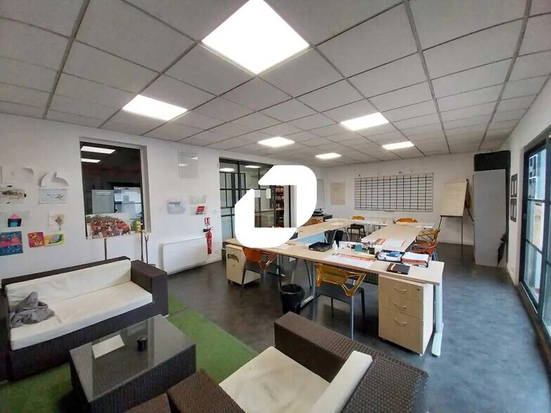 Local d’activités dans Bordeaux à louer - Photo de l’immeuble – Image 1 sur 16