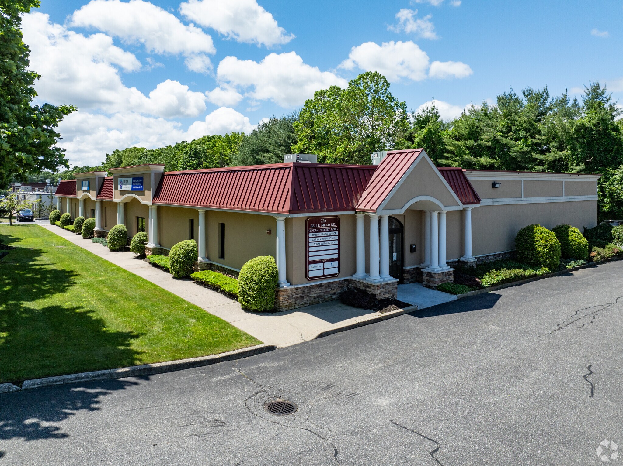 226 N Belle Mead Rd, Setauket, NY à vendre Photo principale– Image 1 sur 12