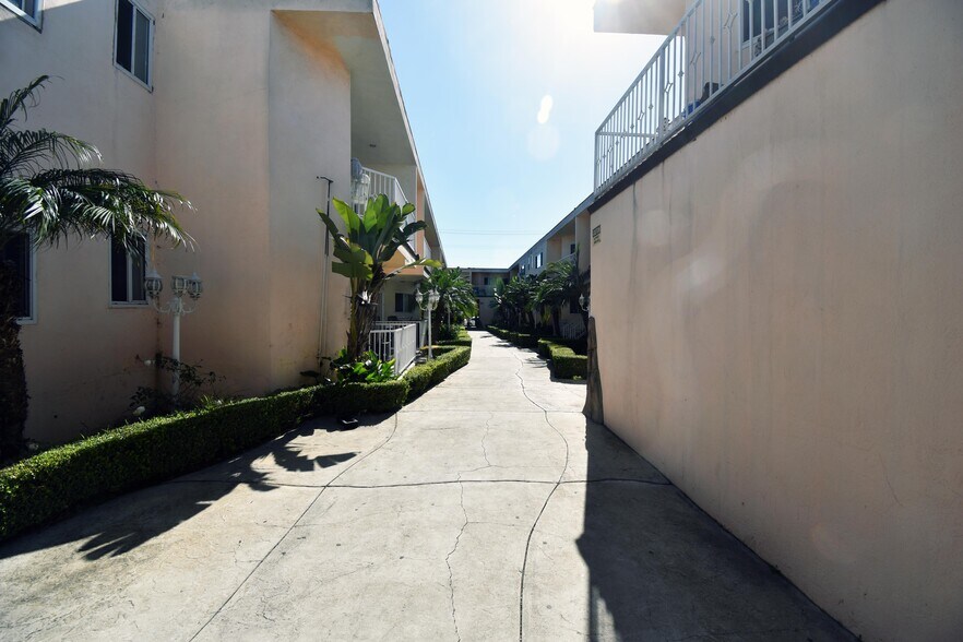 3835 W 104th St, Inglewood, CA à vendre - Photo de l’immeuble – Image 3 sur 10