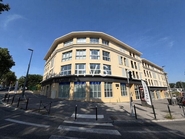 Plus de détails pour 25 Rue Pascal Fieschi, Aix-en-Provence - Bureau, Local commercial à louer