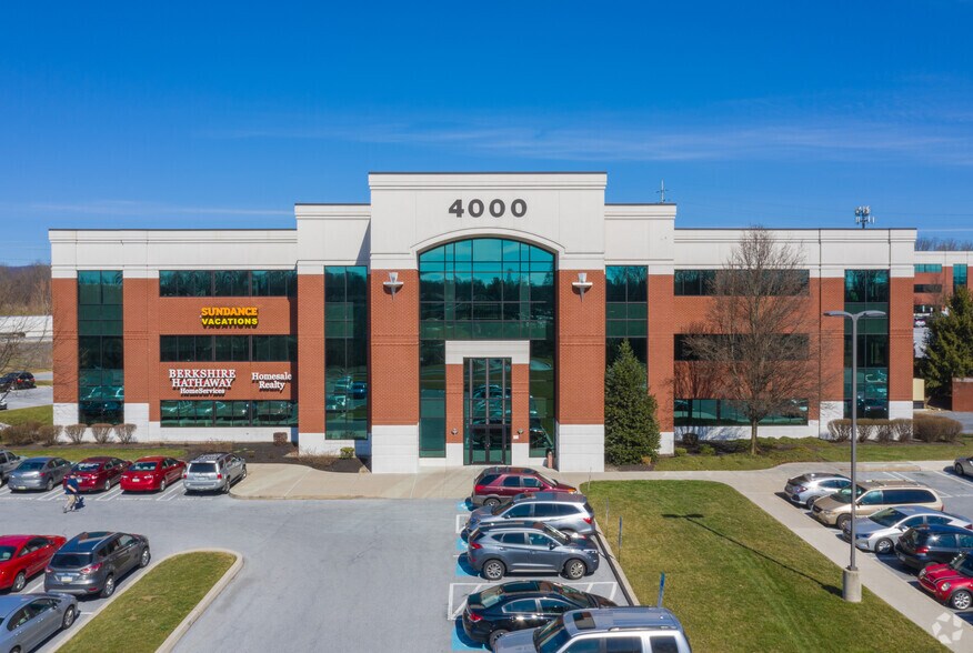4000 Crums Mill Rd, Harrisburg, PA à louer - Photo de l’immeuble – Image 2 sur 4
