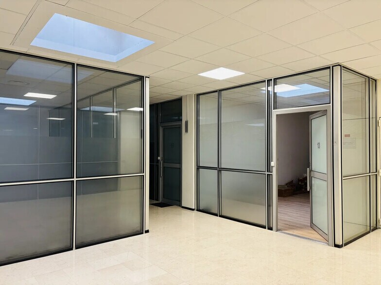 24-26 Rue Rennequin, Paris à louer - Photo de l’immeuble – Image 2 sur 9