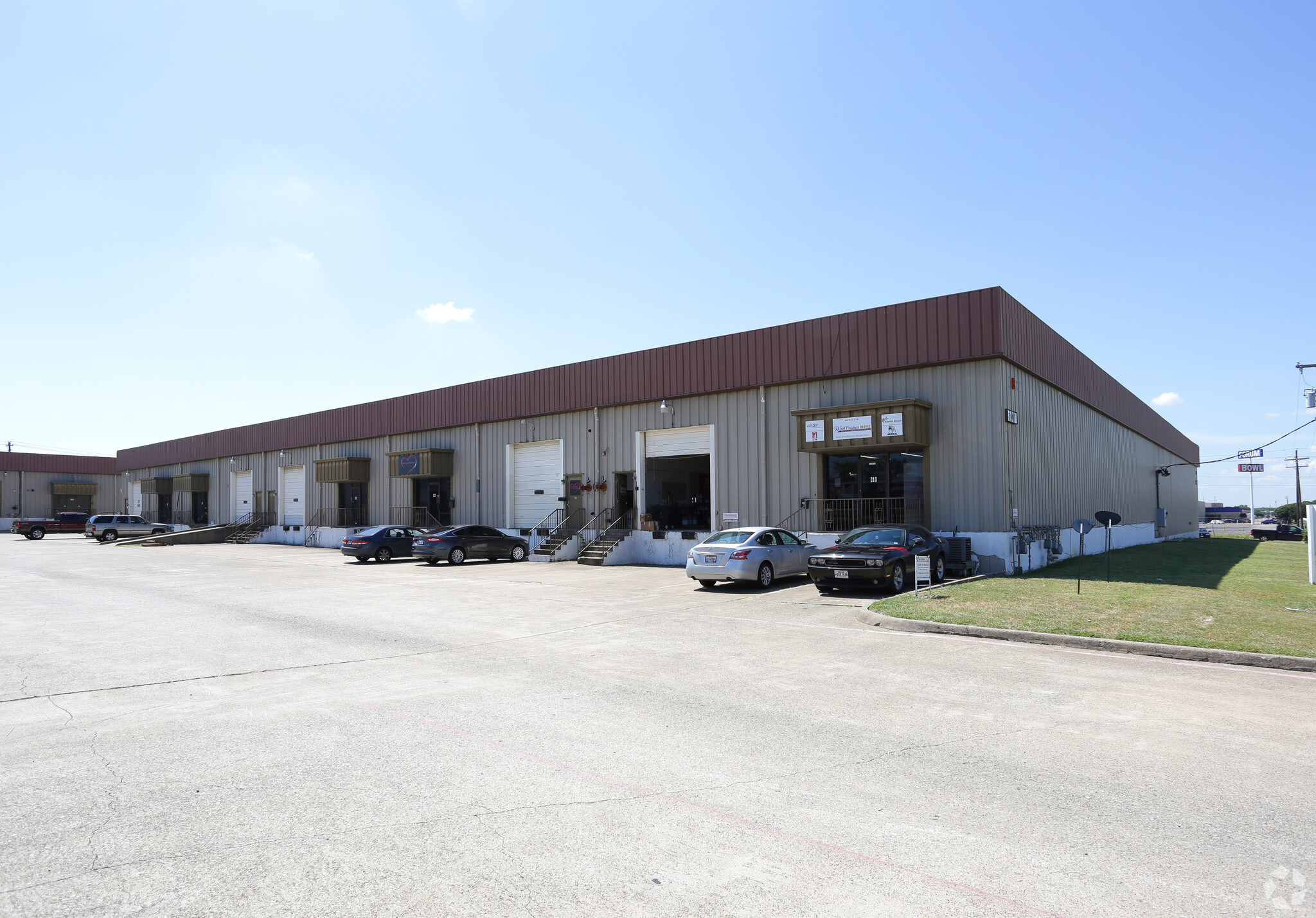 1901 S Great Southwest Pky, Grand Prairie, TX à louer Photo principale– Image 1 sur 10