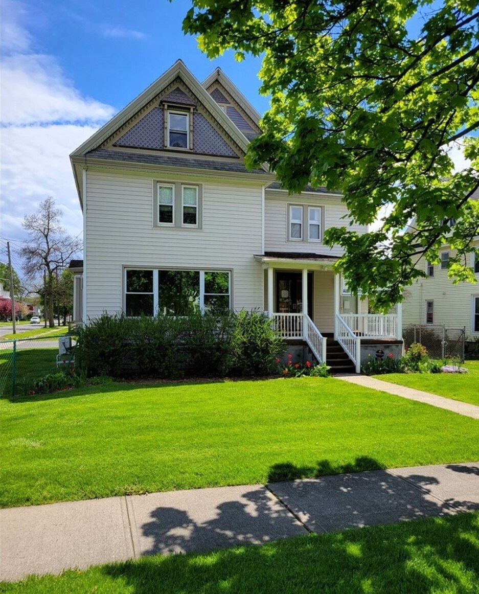 98 E Genesee St, Auburn, NY à vendre Photo principale– Image 1 sur 2