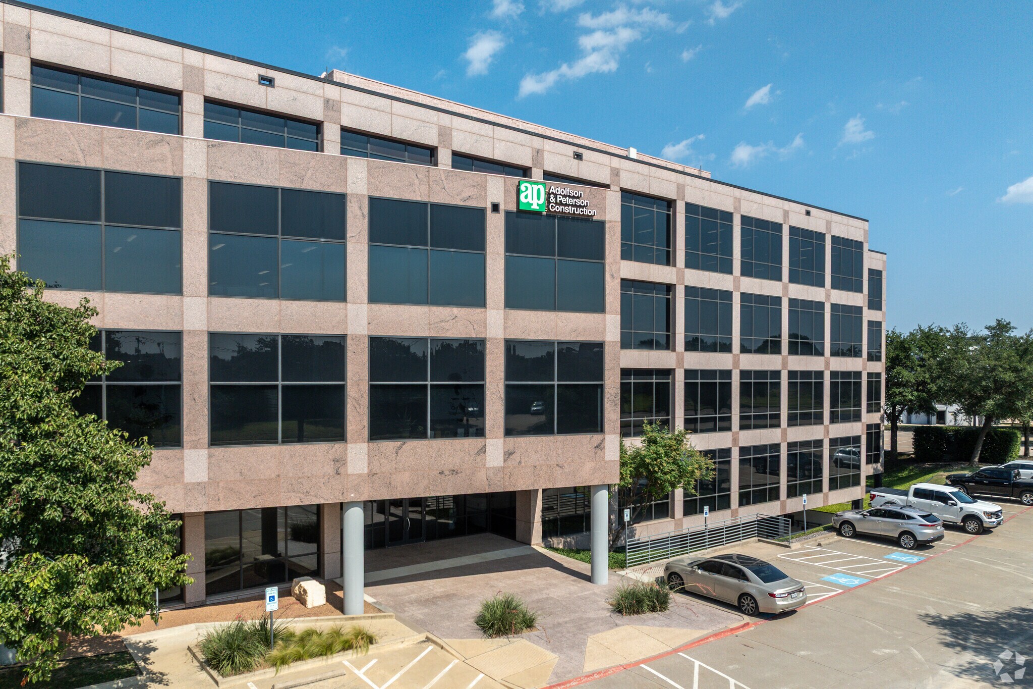 1600 N Collins Blvd, Richardson, TX à louer Photo de l’immeuble– Image 1 sur 12