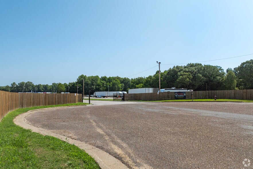 6860 Stateline Rd, Olive Branch, MS à louer - Photo de l’immeuble – Image 3 sur 11
