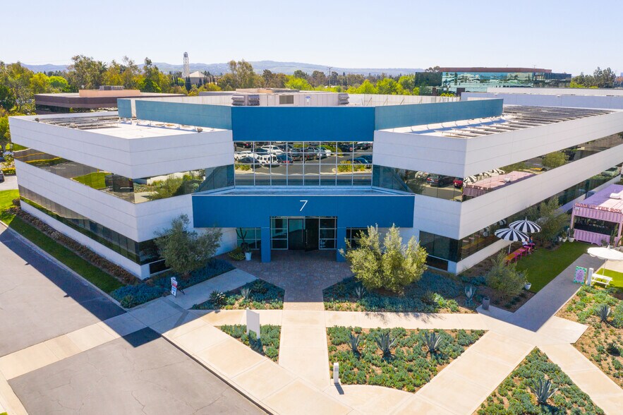 7 Corporate Park, Irvine, CA à louer - Photo de l’immeuble – Image 2 sur 13