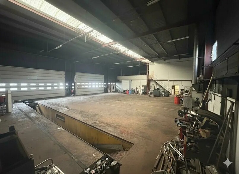 Local d’activités dans Villeneuve-la-Garenne à louer - Photo intérieure – Image 2 sur 4