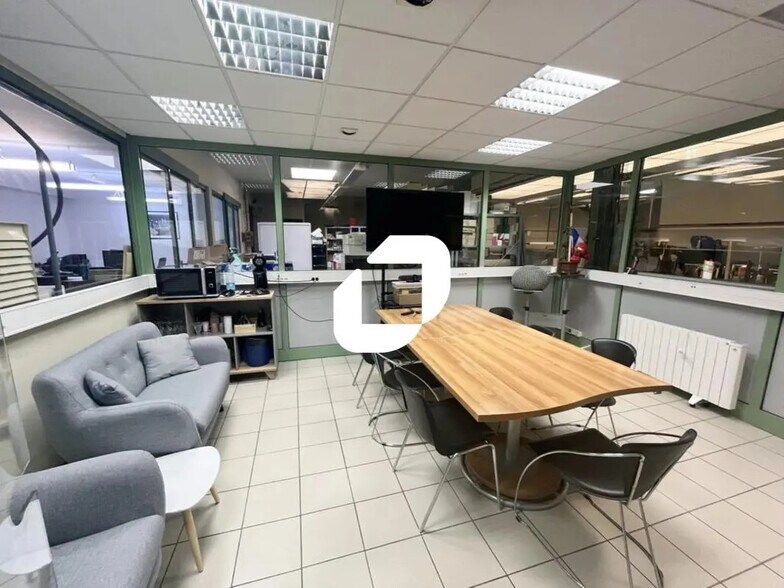 Local d'activités dans Givet à vendre - Photo de l’immeuble – Image 3 sur 16