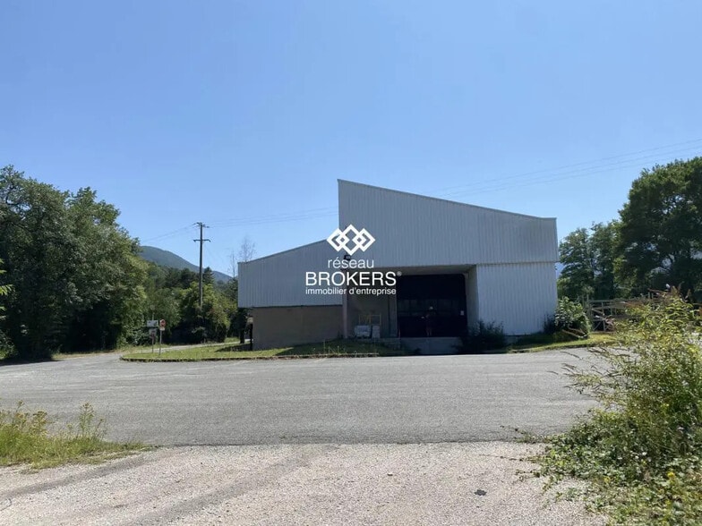 Local d'activités dans Vif à vendre - Photo de l’immeuble – Image 1 sur 14