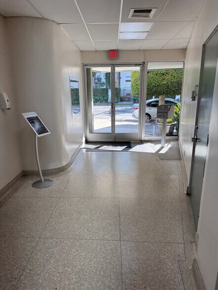 5967 W 3rd St, Los Angeles, CA à louer - Photo de l’immeuble – Image 3 sur 6