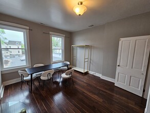 118-120 W Benson St, Cincinnati, OH à louer Photo de l’immeuble– Image 1 sur 1