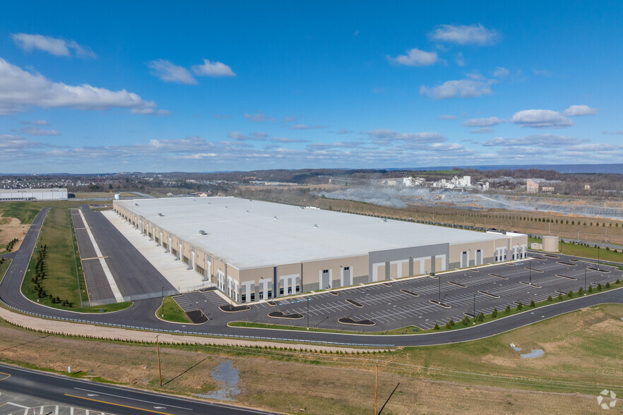 745 Killinger Rd, Annville, PA à louer - Photo de l’immeuble – Image 3 sur 5