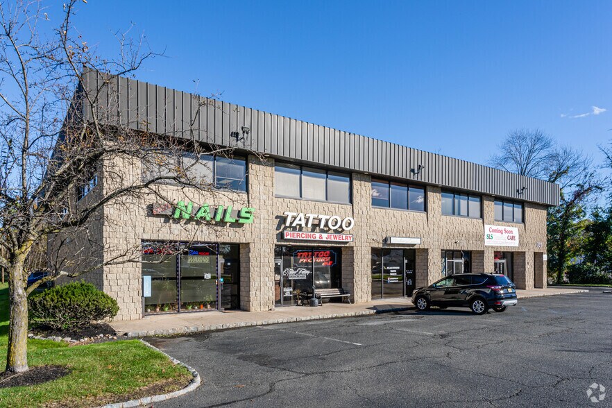 1320 State Route 23, Wayne, NJ à vendre - Photo de l’immeuble – Image 1 sur 20