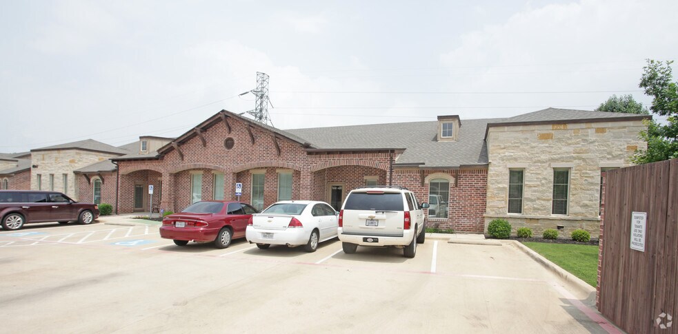 4841 Merlot Ave, Grapevine, TX à vendre - Photo de l’immeuble – Image 2 sur 11