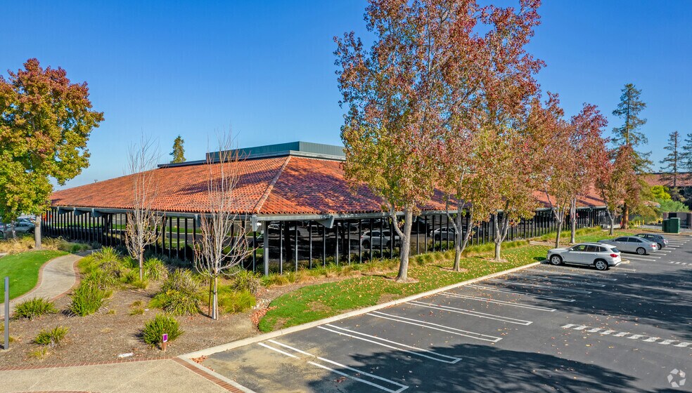 890 Tasman Dr, Milpitas, CA à louer - Photo de l’immeuble – Image 2 sur 8