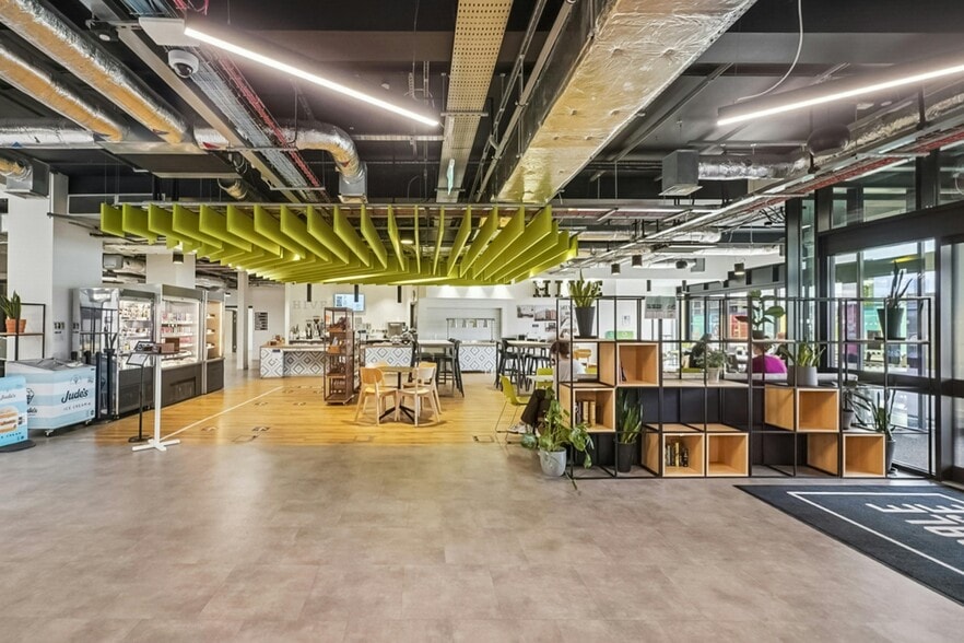 58 Wood Ln, Londres à louer - Photo de l’immeuble – Image 3 sur 10