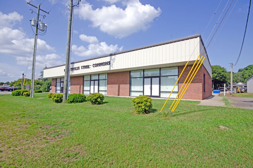 2501 Fayetteville St, Sanford, NC à louer - Photo de l’immeuble – Image 2 sur 5