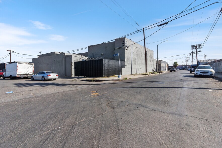3501 Emery St, Los Angeles, CA à louer - Photo de l’immeuble – Image 2 sur 25