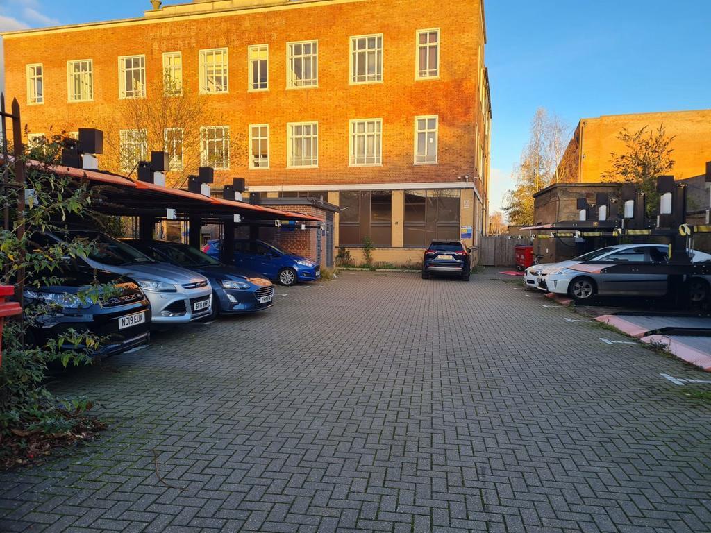 26 Whitefriars Av, Harrow à vendre Photo de l’immeuble– Image 1 sur 7