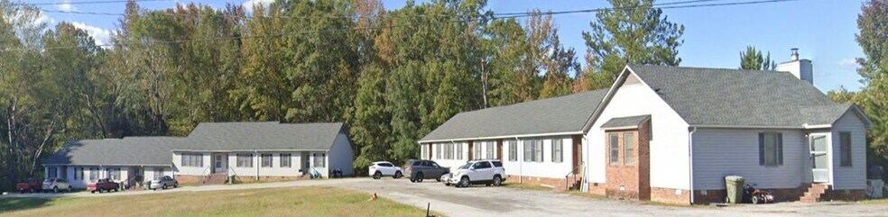 100 Springdale Dr, Clinton, SC à vendre - Photo de l’immeuble – Image 1 sur 9