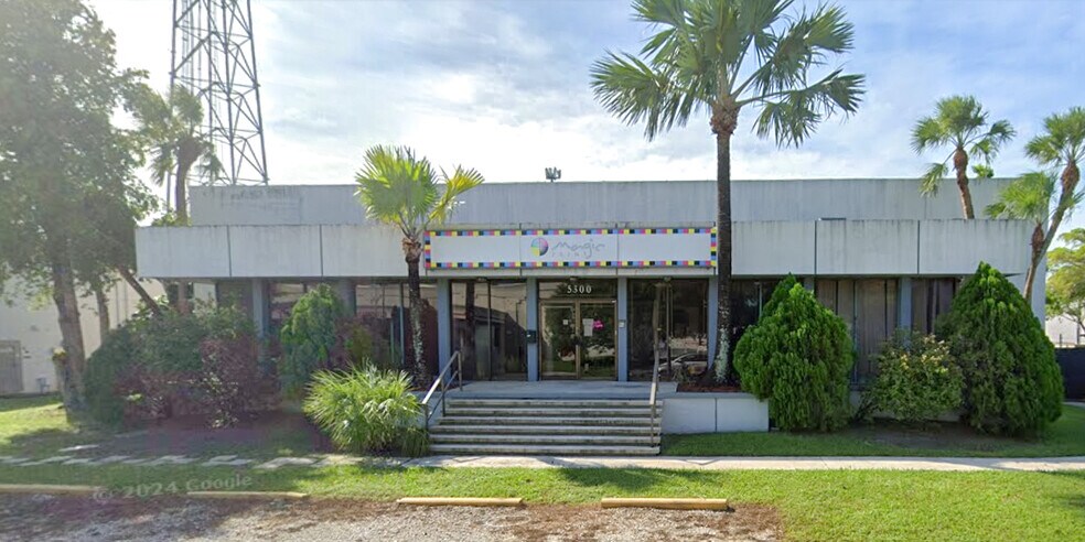 5300 NW 163rd St, Miami Lakes, FL à vendre - Photo de l’immeuble – Image 2 sur 4