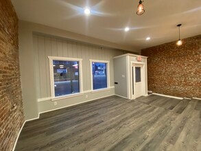 2514 College Ave, Alton, IL à louer Photo intérieure– Image 2 sur 16