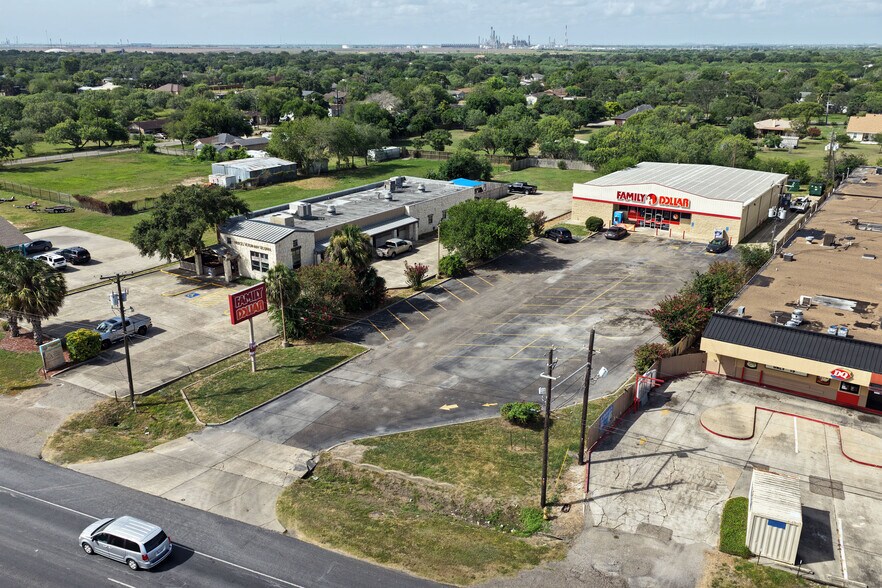 11033 Leopard St, Corpus Christi, TX à vendre - Photo de l’immeuble – Image 3 sur 7