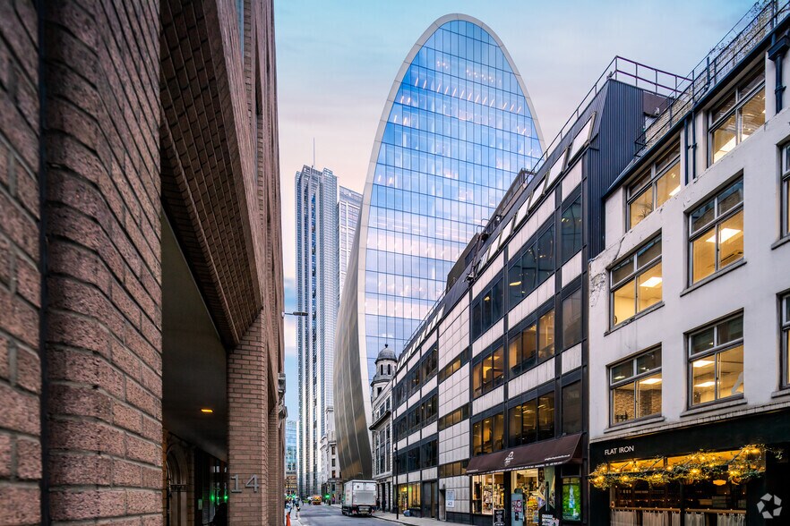 70 St. Mary Axe, Londres à louer - Photo de l’immeuble – Image 1 sur 6