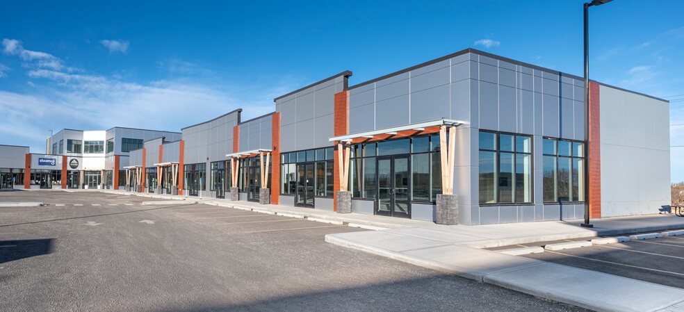 2 Royal Vista Link NW, Calgary, AB à louer - Photo de l’immeuble – Image 1 sur 4