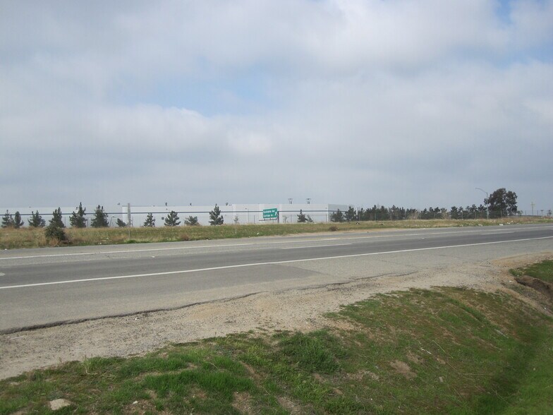 13260 Old 215 Frontage, Moreno Valley, CA à vendre - Photo de l’immeuble – Image 3 sur 7